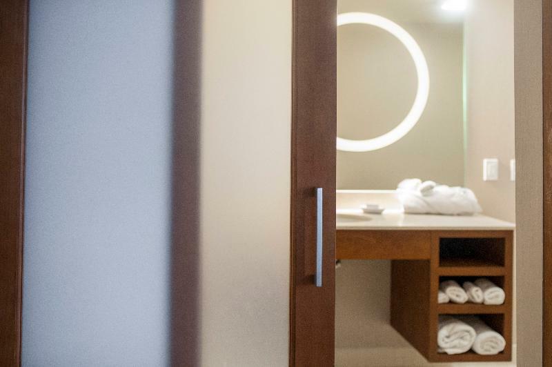 Springhill Suites By Marriott Cincinnati Midtown Eksteriør billede